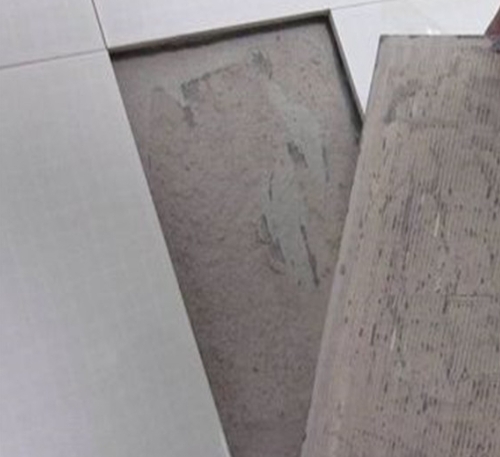 临县瓷砖空鼓维修公司分享瓷砖铺贴时如果打浆（即涂抹在瓷砖背面和基层上的砂浆或瓷砖胶）过少，会带来以下问题